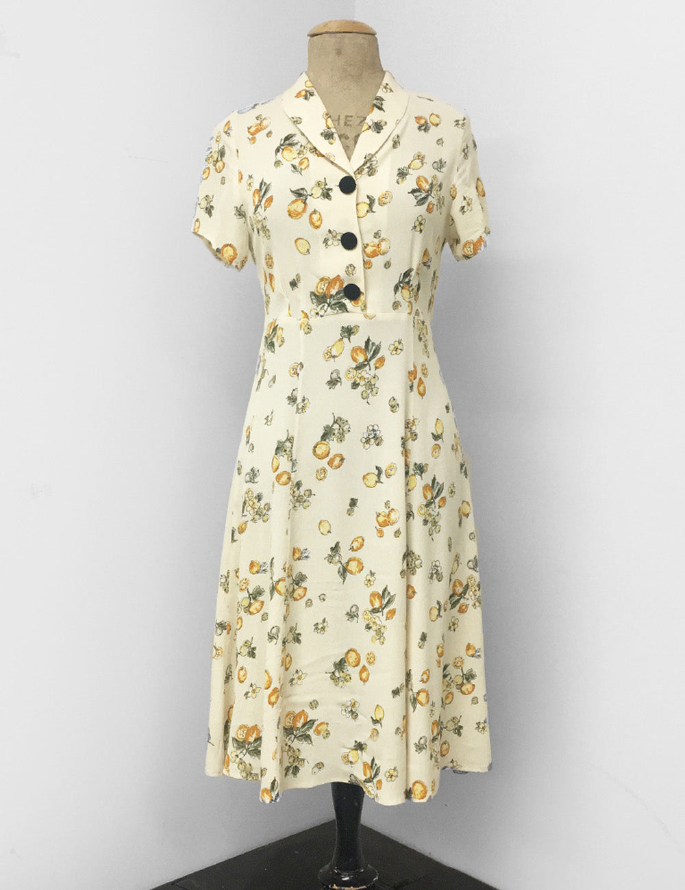 1940s Style Ivory Lemon Print Short ...